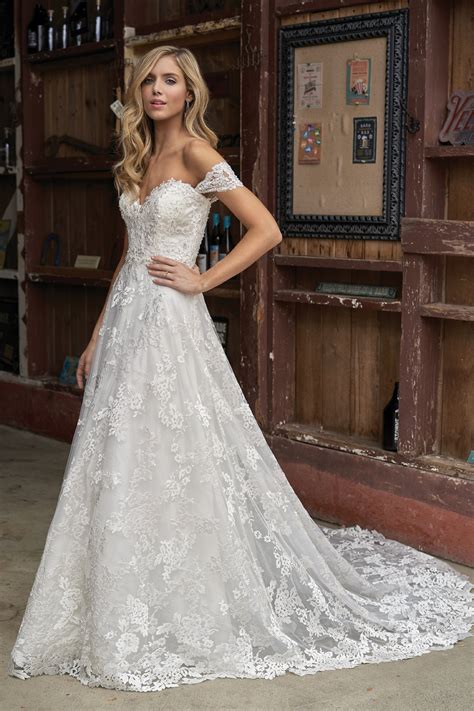 Wedding Dresses With Sweetheart Neckline Best 10 Find The Perfect