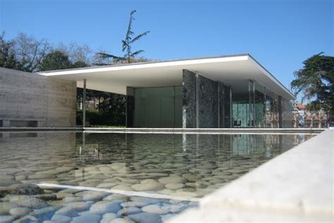 The importance of the pavilion lies in the fact that its materials epitomise the ideals of modernism: Barcelona Pavilion of Mies van der Rohe. Less is more ...