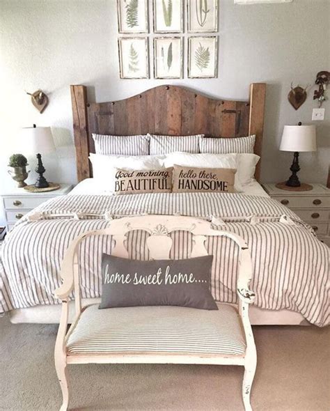 It seems like in this contemporary age, everyone is attracted to country, barnyard or cottage styled houses. 25 Cozy And Stylish Farmhouse Bedroom Ideas | HomeMydesign