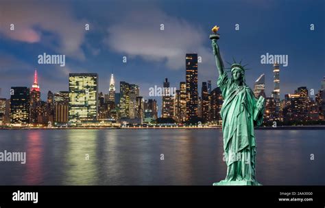 Statue Of Liberty And Manhattan Skyline Hi Res Stock Photography And