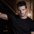 Arrow's Stephen Amell Earned Less Than His Co-Stars for Years - E ...