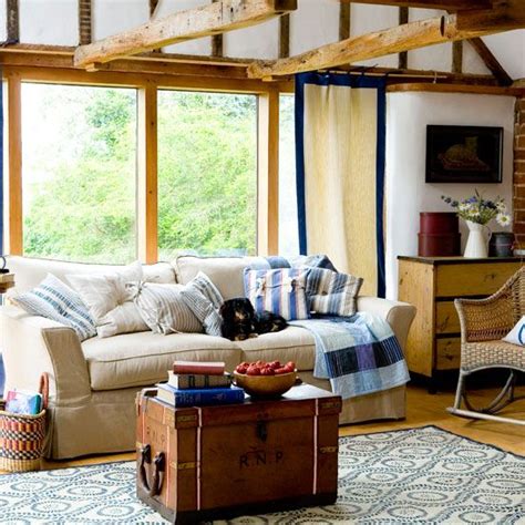 Ideas For Decorating A Living Room In New England Style