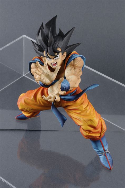 Some dragon ball fans might know that the kamehameha shares a name with the founder and first rule of the kingdom of hawaii, king kamehameha. Dragon Ball Z Son Goku Kamehameha Figure | Tokyo Otaku ...