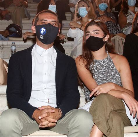 Τον έρωτα στο πρόσωπο της χρύσας μιχαλοπούλου έχει βρει ο λεωνίδας κουτσόπουλος και αντίστροφα, παρά το γεγονός ότι κανείς από τους δύο δεν μιλάει ανοιχτά για τη σχέση τους. Λεωνίδας Κουτσόπουλος: Με ποια ηθοποιό από τις «Άγριες ...