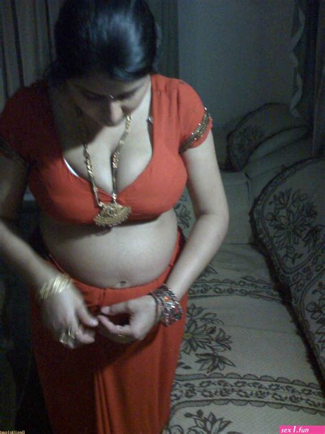 Desy Bhabhi Aunties Huge Boobs In Saree Photos Free Sex Photos And