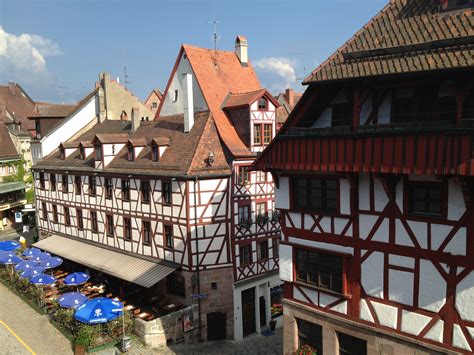 Gleichzeitig ist es einzigartiges zeugnis für die bürgerliche wohnkultur aus nürnbergs blütezeit. Albrecht Dürer Haus, Nürnberg, Deutschland | Albrecht ...