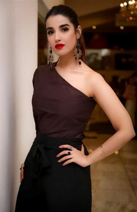 top 20 well dressed pictures of beautiful hareem farooq reviewit pk