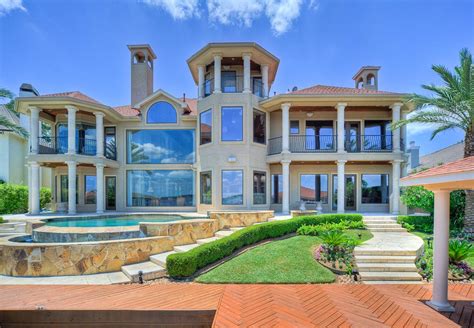 Palatial Waterfront Mansions For Sale On Lake Conroe