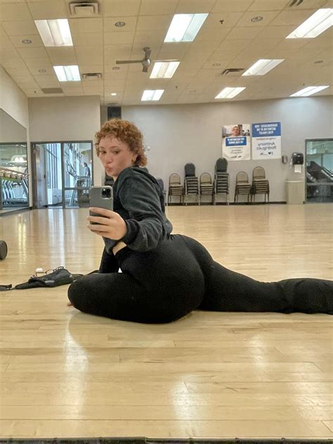 Redhead Pawg Stretching 😵‍💫 R Girlsinflarepants