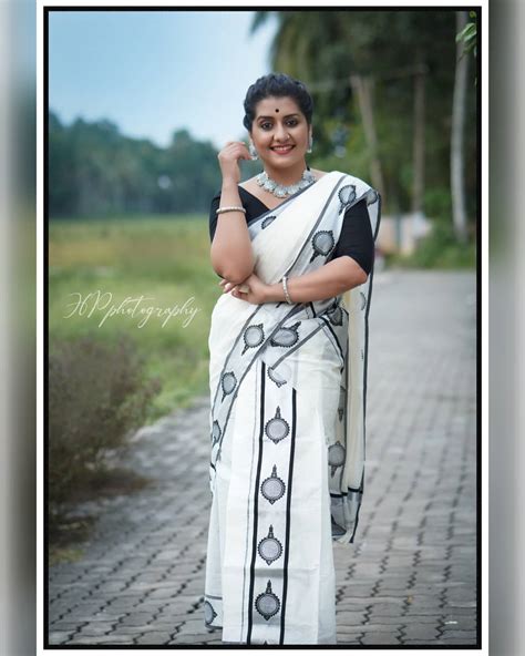 Sarayu Mohan Kerala Saree Sexy Photos Gallery Photos HD Images