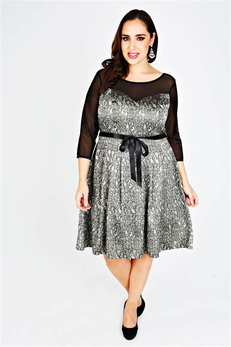 Check spelling or type a new query. SCARLETT & JO Black And Gold Lace Prom Dress plus Size 14 ...
