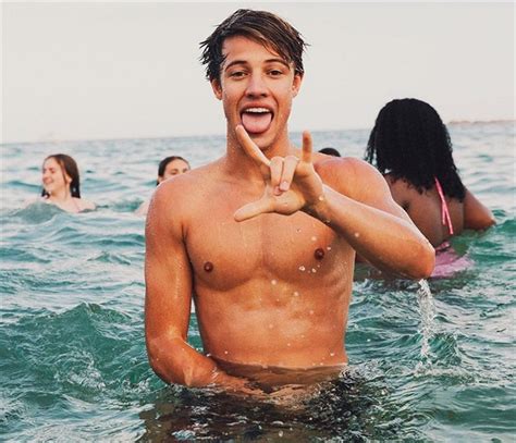 Cameron Dallas A Holky Měl Něco Se Sophií Richie A Hailey Baldwin Ocko Tv