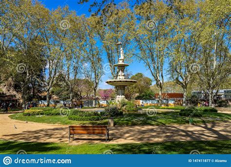 Plaza Principal Del Parque Zoolgico De Barcelona Imagen De Archivo