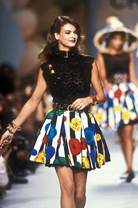 Linda Evangelista Chanel Runway Show 1988 By Lagerfeld With Images
