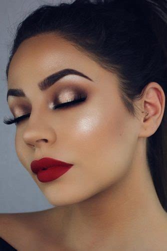 Makeup Looks With Red Lipstick To Be The Center Of