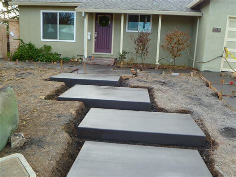 Decorate The Patio Using Concrete Stepping Stones