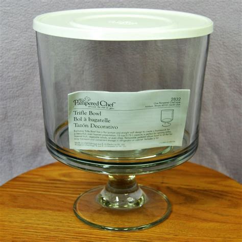 pampered chef trifle glass bowl with pedestal 2832 new in opened box pamperedchef pampered