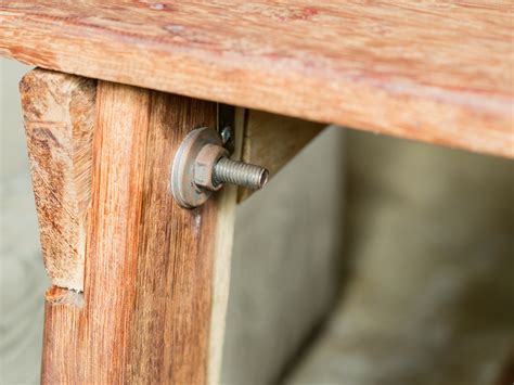 Holz richtig verbinden: Holzschrauben vorbohren – Haushaltsguru.de