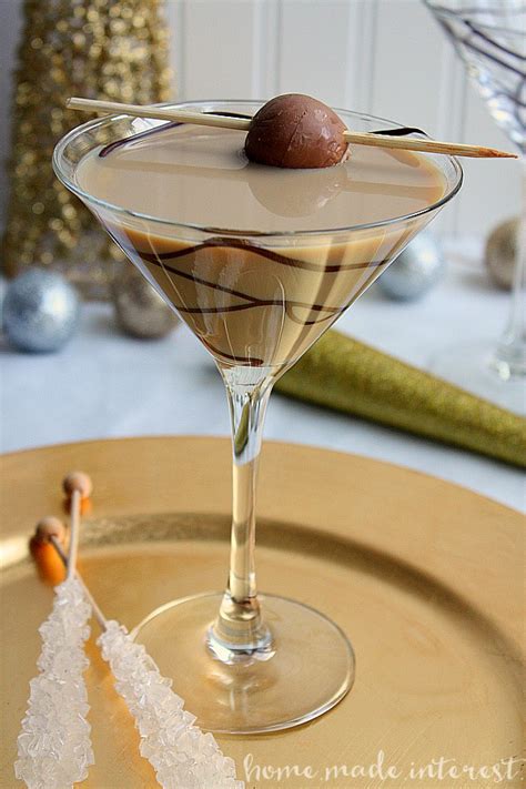 Prepare martini glasses by placing a layer of caramel sauce and crushed pretzels on separate plates. 13 Christmas Cocktails