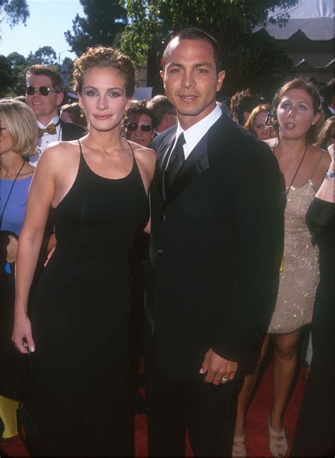 Julia Roberts And Benjamin Bratt 1999 The Emmys Red Carpet Has Seen