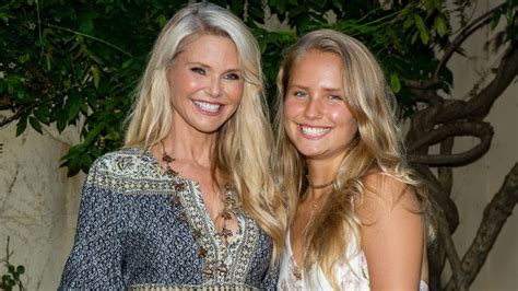 Watch Christie Brinkley Tell Daughter Sailor Shes Officially An Si