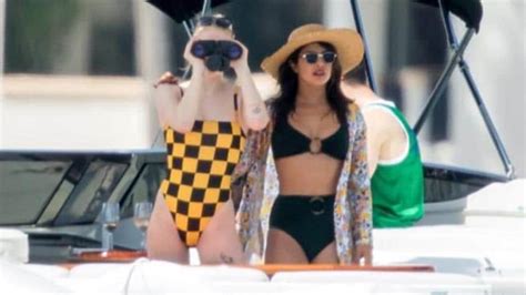 Inside Priyanka Chopras Miami Vacation With Nick Jonas Sophie Turner