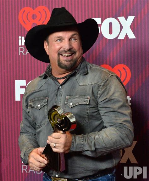 Photo Garth Brooks Wins Award At Iheartradio Music Awards In Los