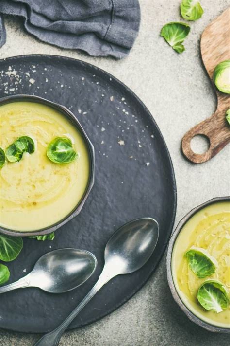 Dir gefallen unsere vegetarischen rezepte? Lecker vegetarisch: Cremige Rosenkohlsuppe | Rezept (mit ...