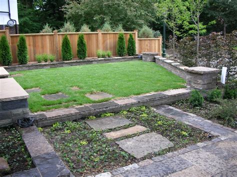 25 Simple Way To Decor Your Backyard With Small Garden
