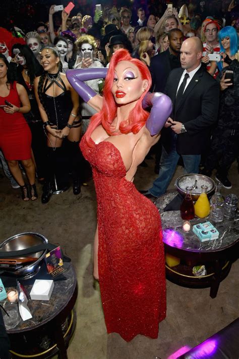 Klum's name is now as synonymous with the american holiday as it is with being tall and beautiful. Heidi Klum se convierte en Jessica Rabbit por Halloween - Foto