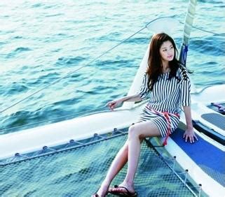 She made a splash with her acting. 종아리살 홧 빠진 정소민 다이어트 전후