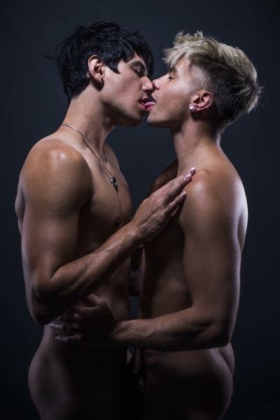 Adam Jakubowski Kissing Enrico Lavigne Tumbex