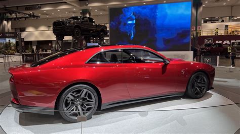 Dodge Charger Daytona Srt Concept Plugs Into The Heart Of The Future At
