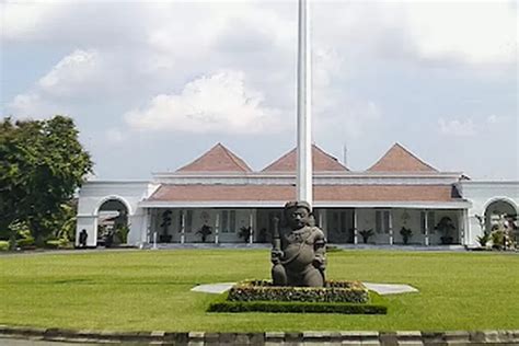 Mengenal Istana Kepresidenan Yogyakarta Asalnya Rumah Kediaman Resmi