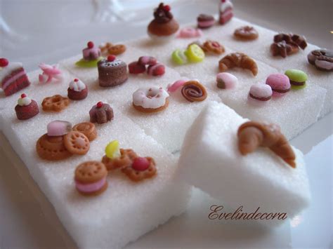 Zollette di zucchero decorate fatte in casa. Food miniatures - zollette decorate con pasta di zucchero ...