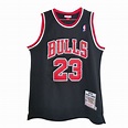 Camiseta Michael Jordan #23 Chicago Bulls 98/99 Negro Mitchell & Ness ...