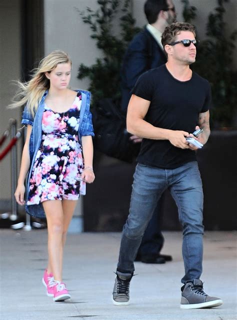 Reese Witherspoon And Ryan Phillippe With Daughter Ava Popsugar Celebrity Photo 6