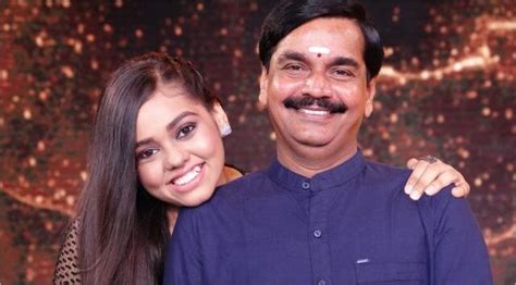 Indian Idol 12 Fathers Day Special Shanmukha Priya Gets Standing