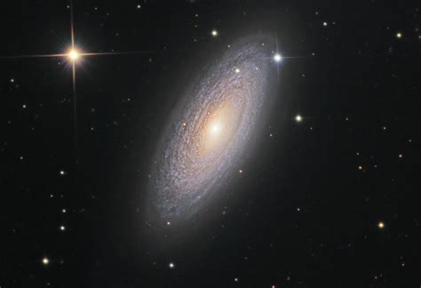 La Masiva Galaxia Espiral Cercana Ngc 2841