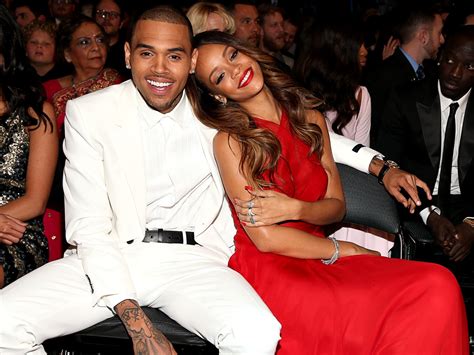 Rihanna And Chris Brown Reunite Cozy Up At The Grammys Cbs News