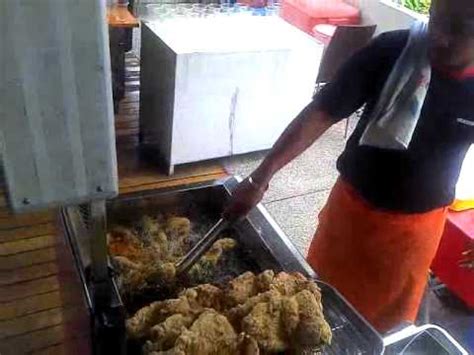 Bumbu yang digunakan agar membuat ayam goreng bumbu kuning gurih dengan sedikit rasa manis antara lain uncle bob fried chicken - YouTube