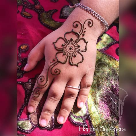 Floral Henna Henna By Arora Hennabyarora Henna Hand Tattoo Hand