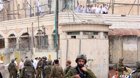 Hebron Tensions Escalate Settlers Storm The Old Town Amid Ongoing