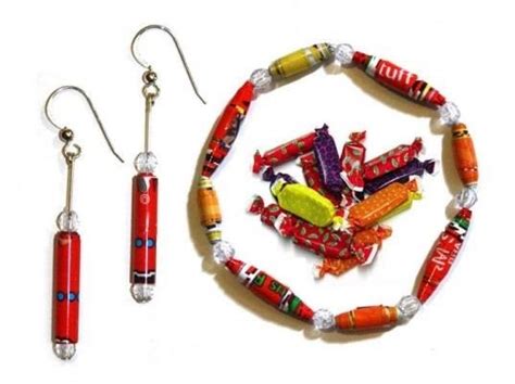 One 12 ounce bag makes about 14 to 16 wrappers. 11 Clever Candy Wrapper Crafts You Can Do After Binging on Halloween Chocolate « Halloween Ideas ...