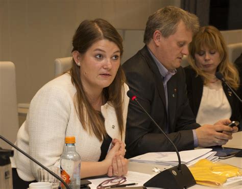 S., myrseth e., et al. Overtar ledelsen i utfordrende tid