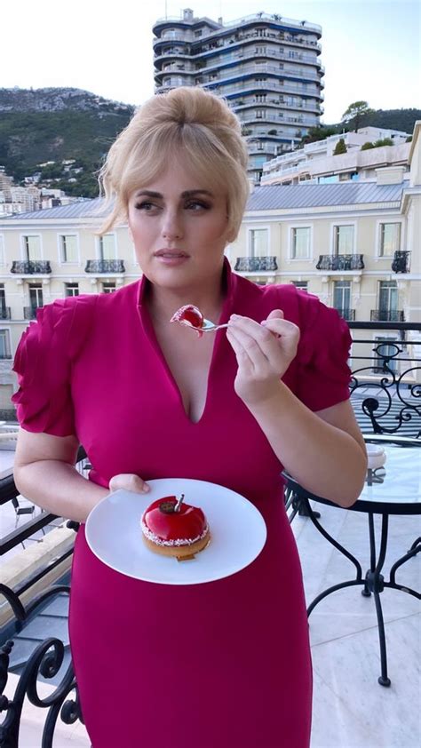 Rebel Wilson Suffered With Emotional Eating Before 40lb Weight Transformation Irish Mirror