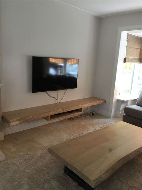 Samen met kunstmatige materialen combineert het logboek natuurlijkheid en geavanceerde technologie. Boomstam tv dressoir, tv kast op maat gemaakt. | Interieur ...
