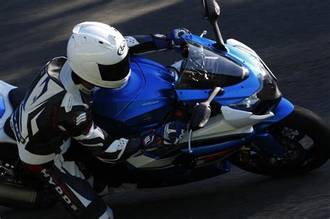 2012 suzuki gsxr super sports bike. 2012 Suzuki GSXR-1000 - Drops 4lbs, Boosts Mid-Range ...