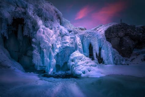 Frozen Waterfalls Wallpaper