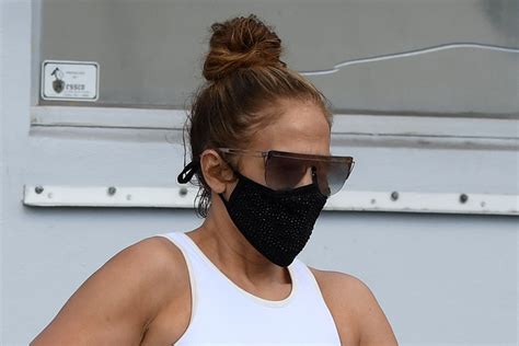 When is the super bowl 2021 date? Jennifer Lopez Wears Crop Top, Leggings & Oversize Coat to ...